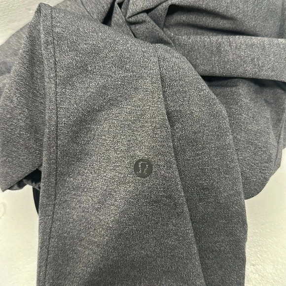 Lululemon On The Fly Pant Luxtreme Pants 27" Heathered Black W5BSES Size 10 - Picture 11 of 11
